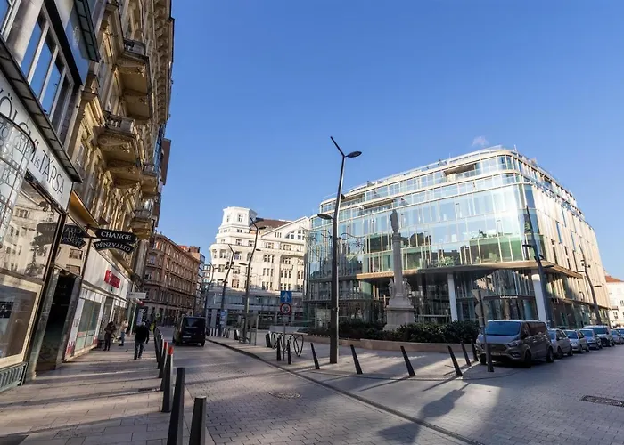 Premium Studio Szervita Square