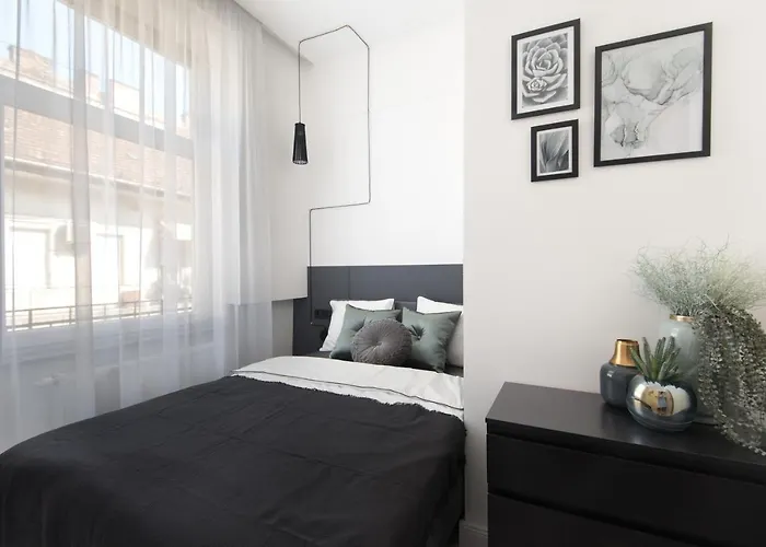 Hollo 3 Bedroom Downtown