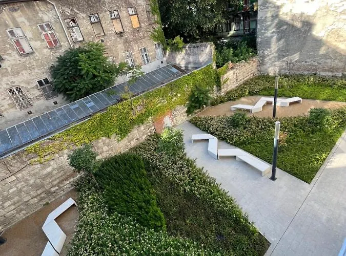 B 304, s In The Heart Of Budapest
