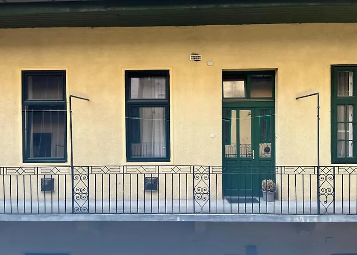 Apartment With Free Parking