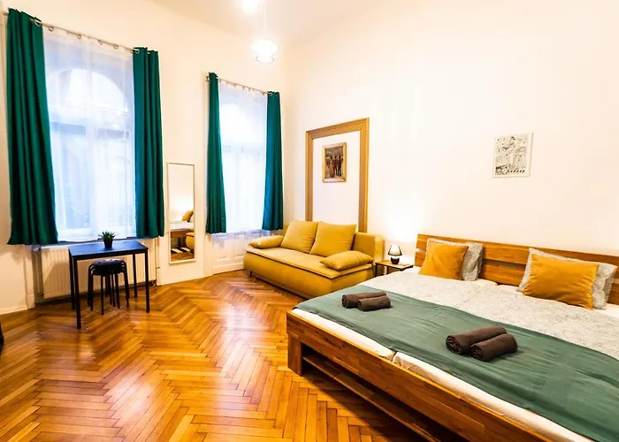 Palace Quarter Suite