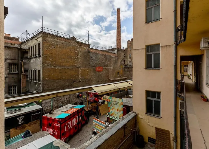 Karavan Corner Apartments