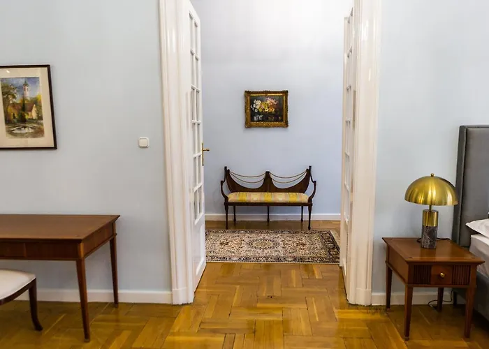 Luxury Downtown 3 Bedroom Apartment By Synagoge With Beautiful View