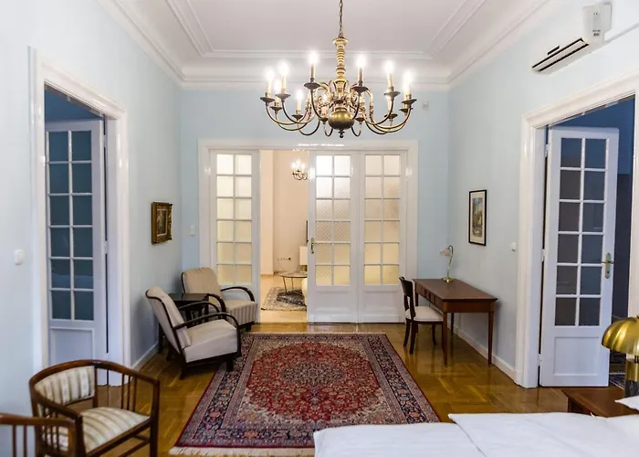 Luxury Downtown 3 Bedroom Apartment By Synagoge With Beautiful View