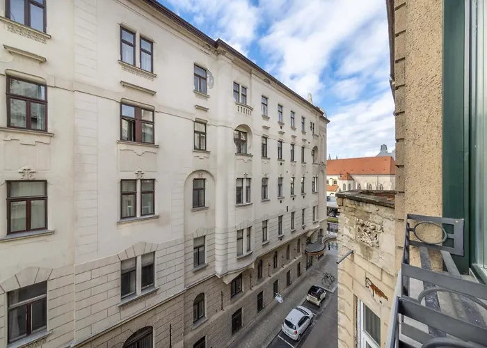 Anastasia 2 Bedrooms On Vaci Utca