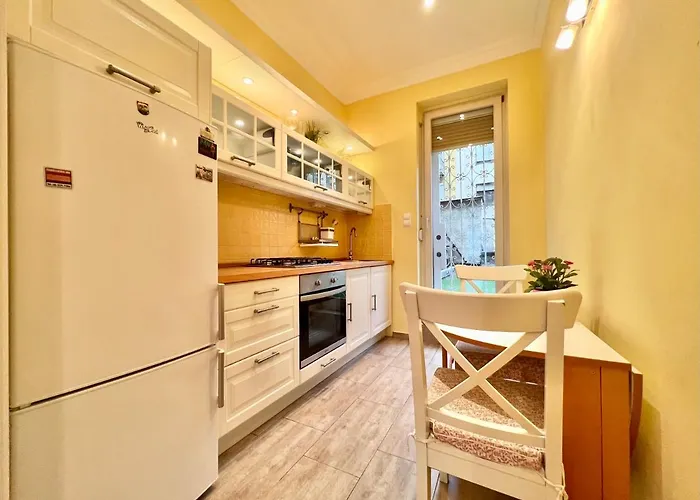 Exclusive Colourful Flat In The City