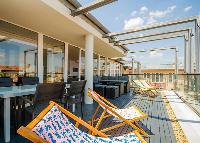Luxury With Balcony In Downtown