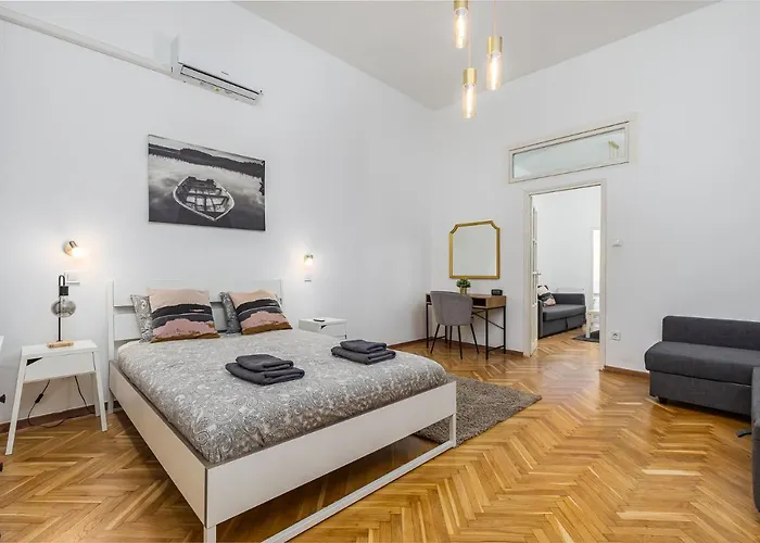 Venus s - Dohany Street II