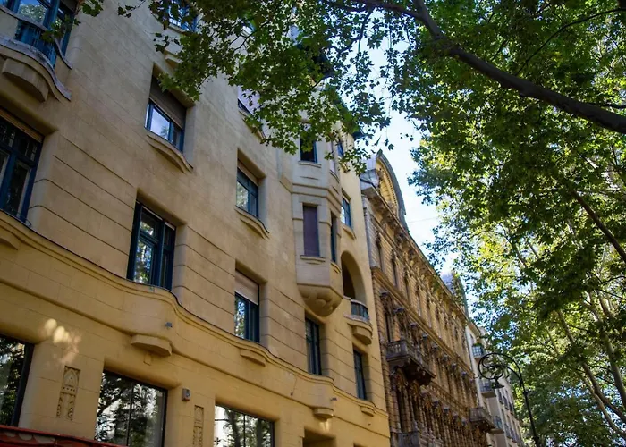 Luxurious & Spacious Downtown Residence In Liszt Ferenc Square