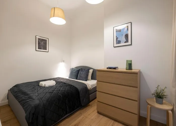 Central Grand Apartment With 5Bedrm 2Bathroom
