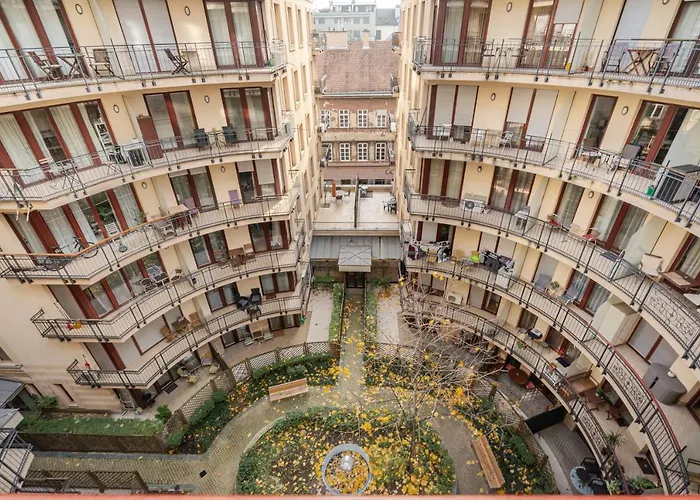Urban Jungle Oasis King With Free Parking
