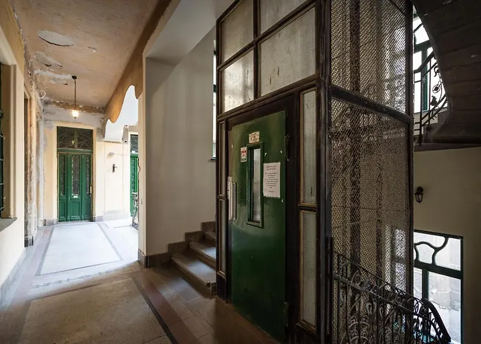 Court Crossing Apartment