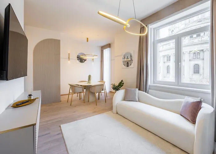 Luxurious Central W/ A Stunning View To The Basilica