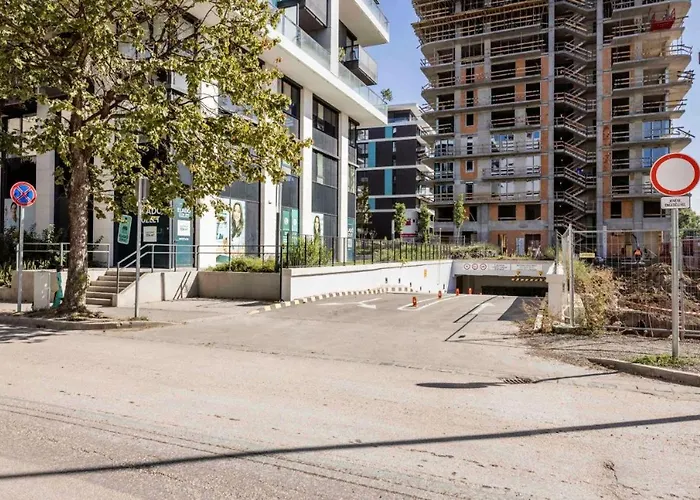 Riverguard With Free Parking