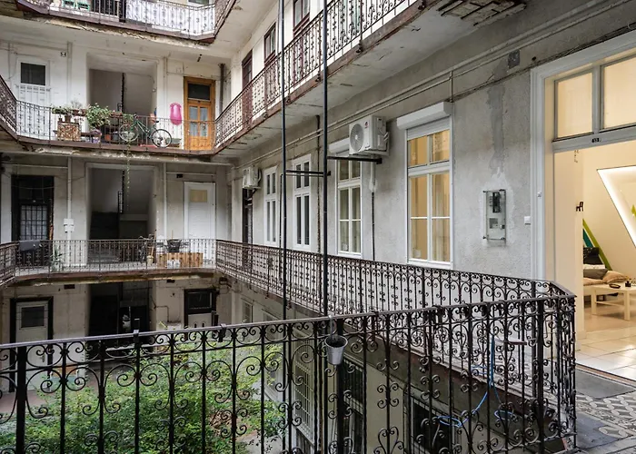 Triangle Apartment - Free Parking!