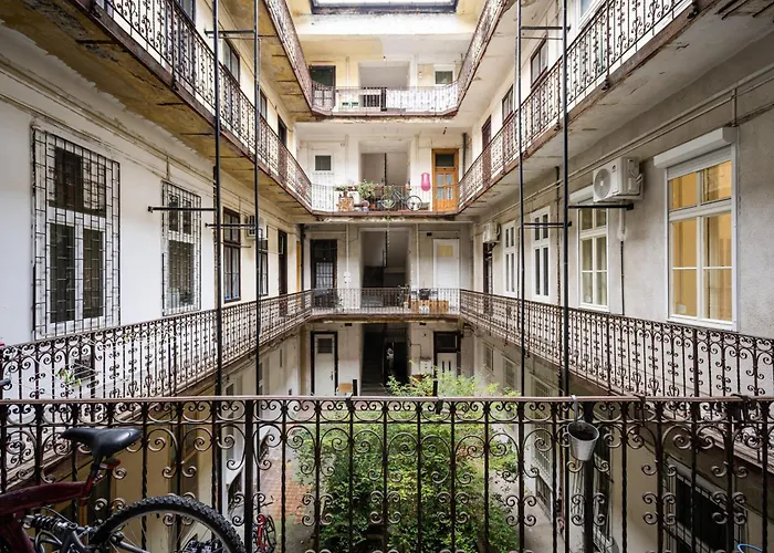 Triangle Apartment - Free Parking!