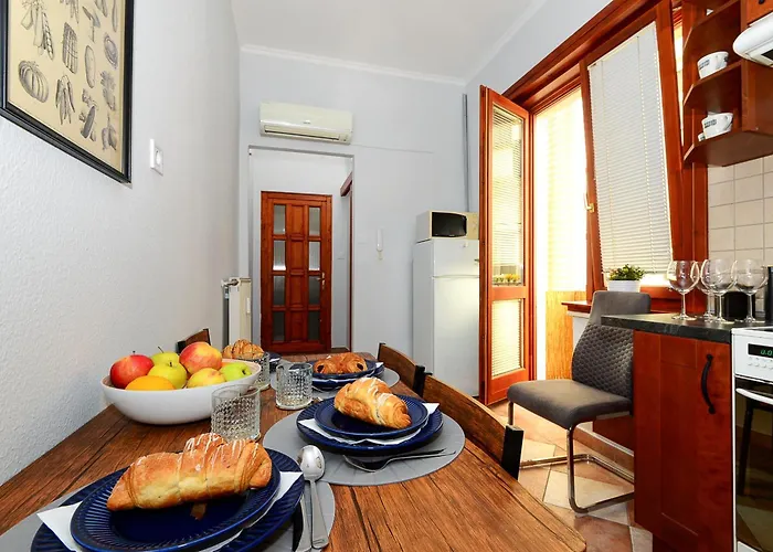 Singer Residence R162