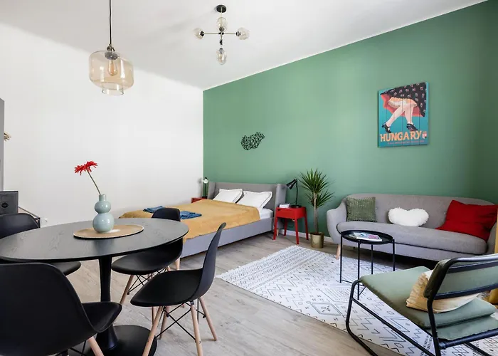 Stylish And Colourful Apartment In The City Centre