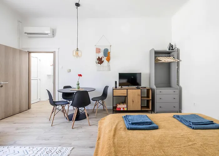 Stylish And Colourful Apartment In The City Centre