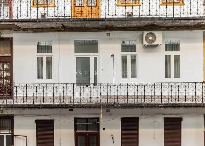 Elegant Stay Near Hungarian Museum By Pink Flamingo