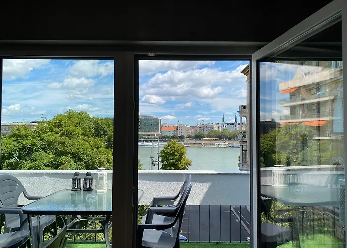 Danube View Apartment With Terrace