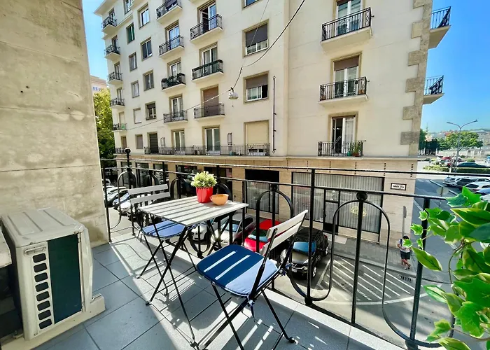 Riverside Panoramic Apartment