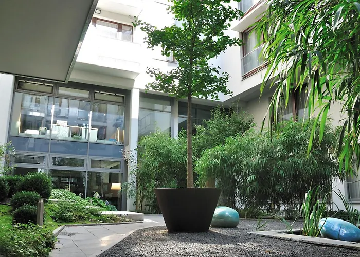 Urban Oasis With Free Parking