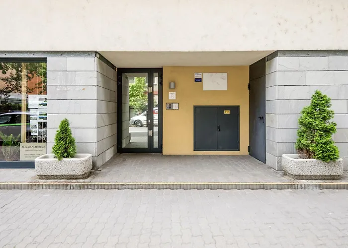 Modern Two-Bedroom Apartment With Free Parking