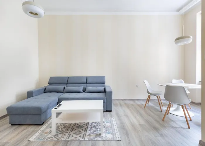 R62B Rottenbiller Apartment