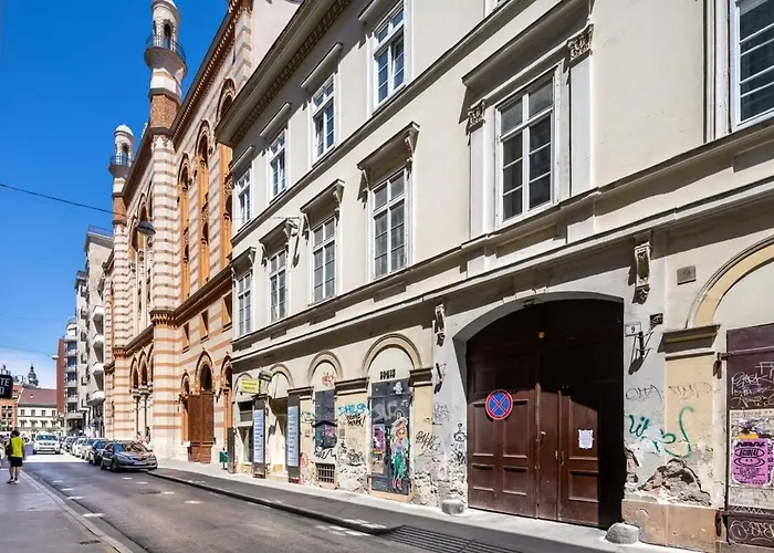 Cosy & Very Central Apartment - With Ac