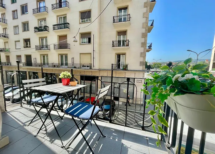 Riverside Panoramic Apartment