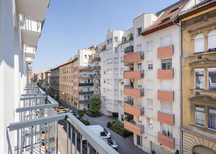 Rose Garden Residence - Boutique Apartments In City Center