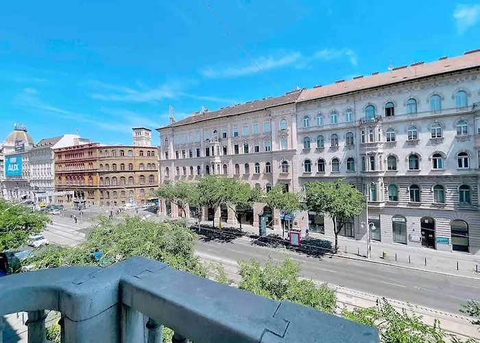 5 Downtown Vintage With Balcony