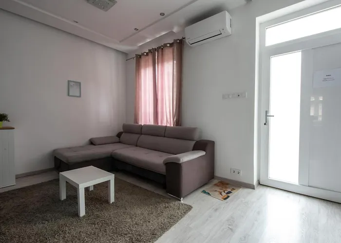 Modern Downtown Retreat at Akácfa 36