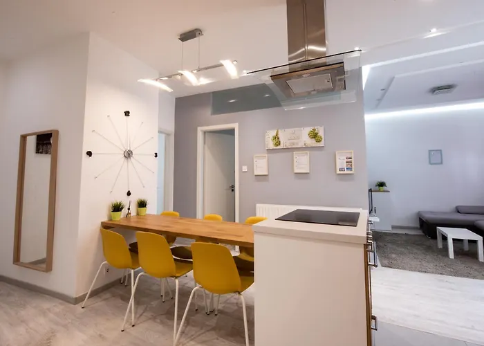 Modern Downtown Retreat at Akácfa 36