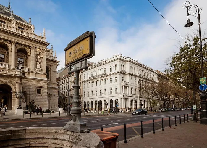Andrassy Avenue 24 De Lux