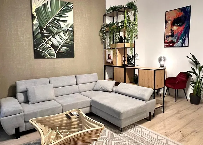 Stylish Superior Apartment ,2 Bedrooms, 3 Ac, Metro 2 Min, Prime Central Location Budapest, Guest Favorite