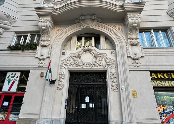 Downtown Royal De Lux