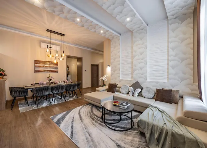 Exclusive N' Grand City Center Residence With 5 Bedrms