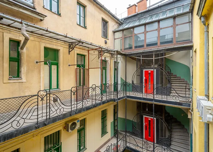 Synagogue 2 Bedroom Apartment S162