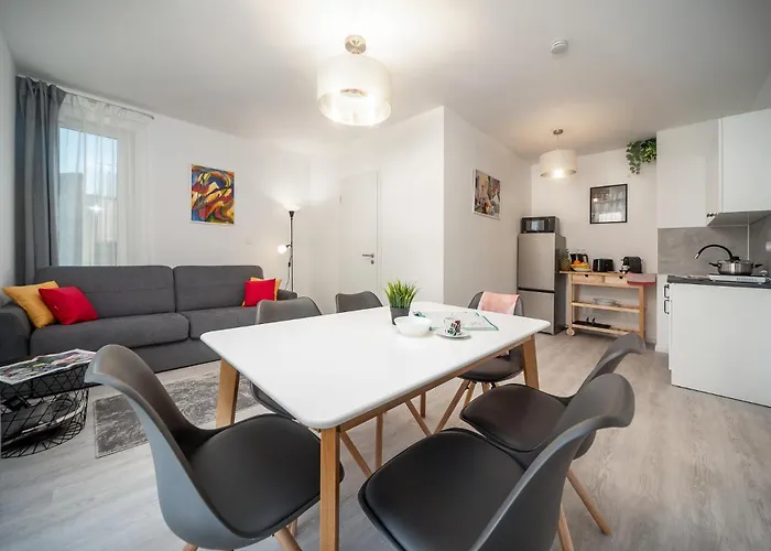 Sunlit Heaven 2-Bdr Apartments