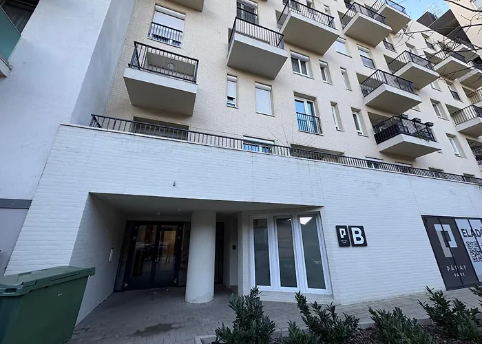 Downtown 2 Bedrooms Nearby Duna River Balcony-Garage 10 Euro Per Day