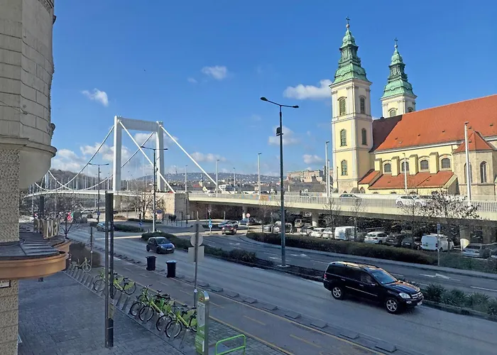 Deluxe Danube City Center Suites Next To The Fashion St'