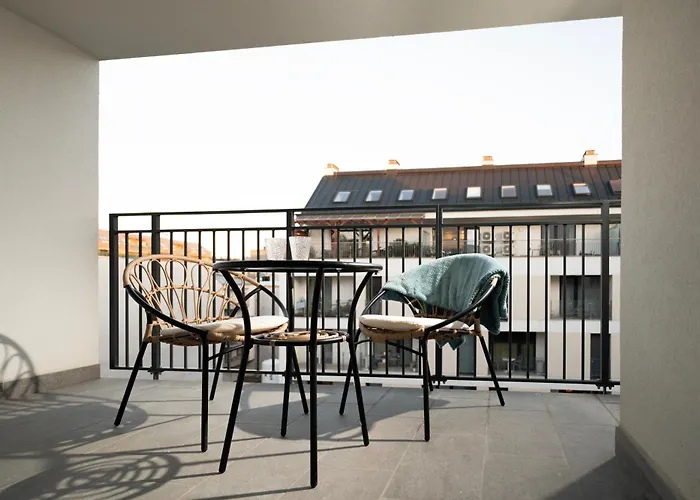 Shm Apartments With Ac And Teracce