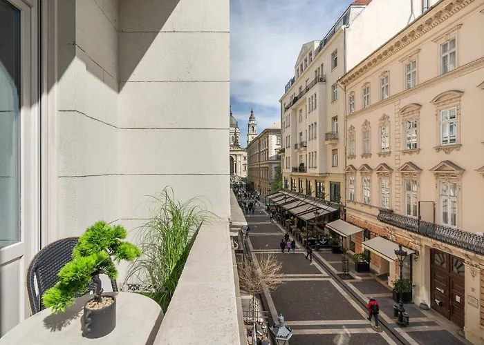 Basilica View Three Bedrooms Prime With Free Parking
