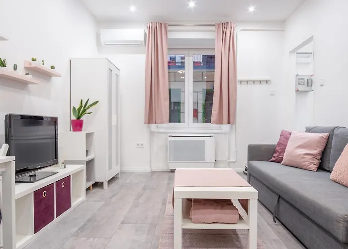 Maja'S Sweet Little Home With Free Parking And Air Condition
