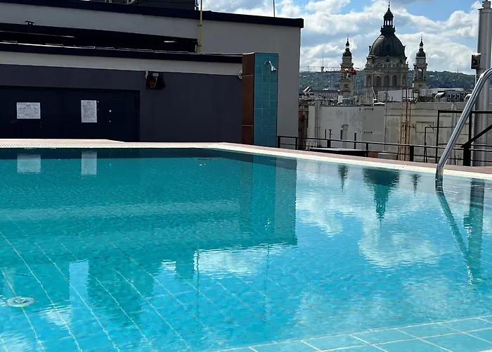 Luxe Studio In City Center With Free Parking