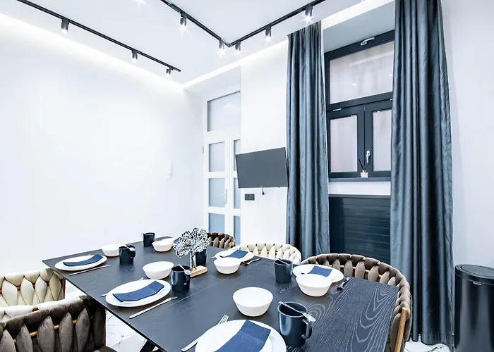 Modern - Super Central - Chic Apt For 6