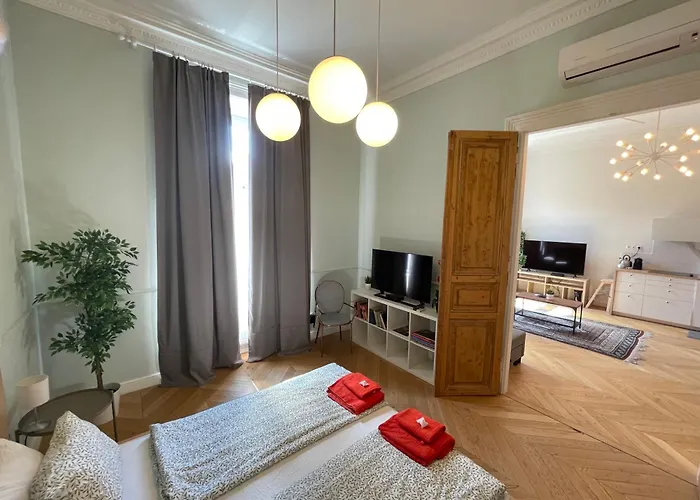 City Center 3, Elegant And Cozy 2Br In City Center!