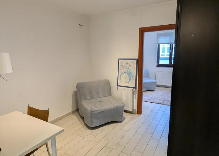 Central Astoria Spacious Apartment
